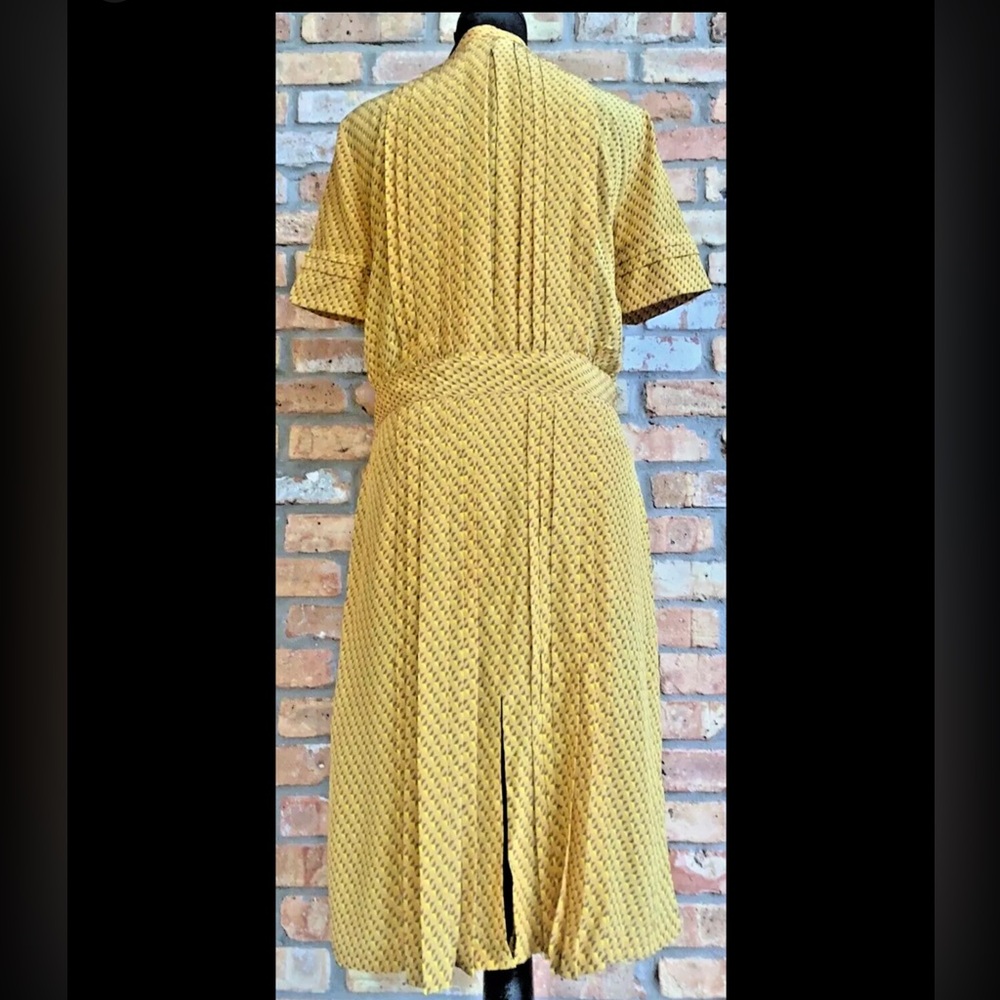 Pleated Short Sleeve Dress Marigold Size 6 NWT MSRP $2500 Belstaff 100% Silk - Picture 3 of 14